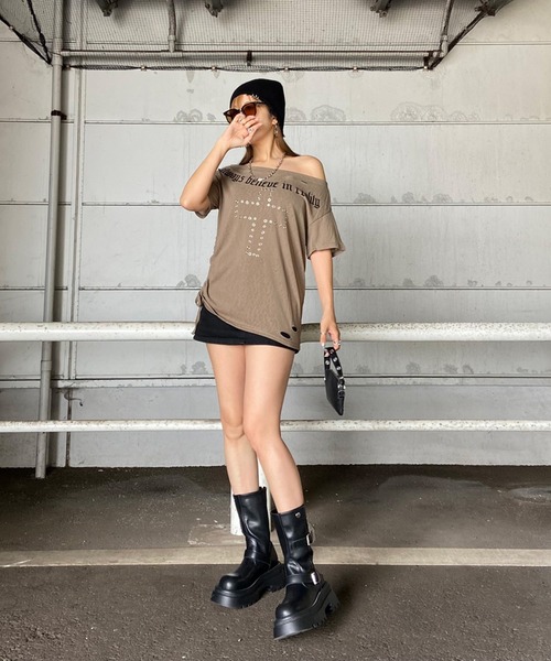 non-hedge(ノンヘッジ)の「クロスハトメクロスモチーフオフショルダーTシャツ(Tシャツ/カットソー・レディース・オフホワイト/ブラック/カーキ・FREE)」の4枚目の写真