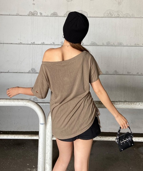 non-hedge(ノンヘッジ)の「クロスハトメクロスモチーフオフショルダーTシャツ(Tシャツ/カットソー・レディース・オフホワイト/ブラック/カーキ・FREE)」の7枚目の写真