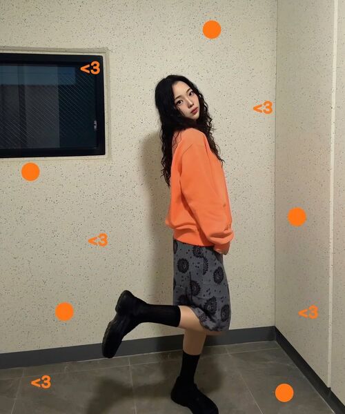 MTTIRE（マティレ）の「ME WASHED OVERLAY SWEATSHIRT / ORANGE（スウェット・レディース・その他・MEDIUM/LARGE/X-LARGE/SMALL）」の4枚目の写真