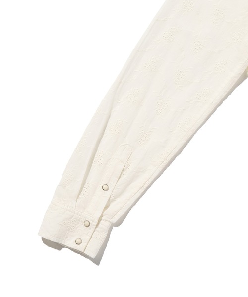 Levi's(リーバイス)の「Levi's/リーバイス ヘリテージ ウエスタン アイレットシャツ(シャツ/ブラウス・レディース・ホワイト・S/M/XS)」の7枚目の写真