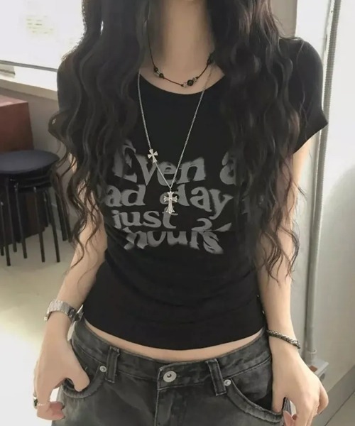 SHEPP(シープ)の「ロゴプリント タイトフィット半袖Tシャツ(Tシャツ/カットソー・レディース・ブラック・L/M)」の1枚目の写真