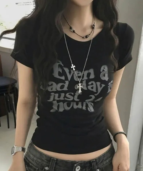 SHEPP(シープ)の「ロゴプリント タイトフィット半袖Tシャツ(Tシャツ/カットソー・レディース・ブラック・L/M)」の4枚目の写真