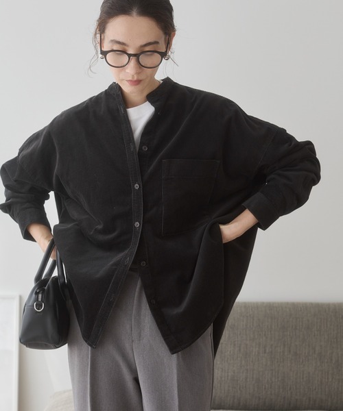 ANGIE(アンジー)の「オーバーサイズ コーデュロイ バンドカラーシャツ / 長袖 / 秋服(シャツ/ブラウス・レディース・アイボリー/ダークブラウン/ブラック・FREE)」の1枚目の写真