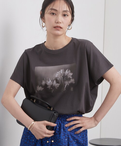 OPAQUE.CLIP(オペークドットクリップ)の「フォトプリントTシャツ【洗濯機OK】(Tシャツ/カットソー・レディース・ブラウン系/チャコールグレー/ホワイト・40/38)」の16枚目の写真