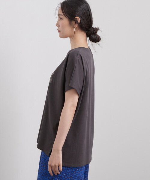 OPAQUE.CLIP(オペークドットクリップ)の「フォトプリントTシャツ【洗濯機OK】(Tシャツ/カットソー・レディース・ブラウン系/チャコールグレー/ホワイト・40/38)」の7枚目の写真
