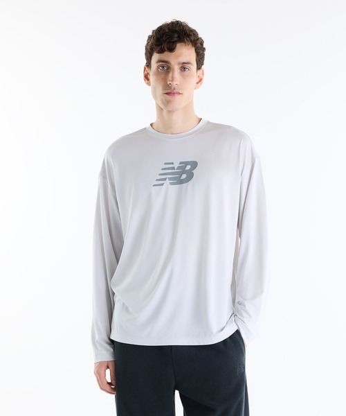 NEW BALANCE（ニューバランス）の「NBロゴロングスリーブ Tシャツ（Tシャツ/カットソー・メンズ・ライトグレー/ブルーグレー・XX-LARGE/X-LARGE/LARGE/MEDIUM/SMALL）」の2枚目の写真
