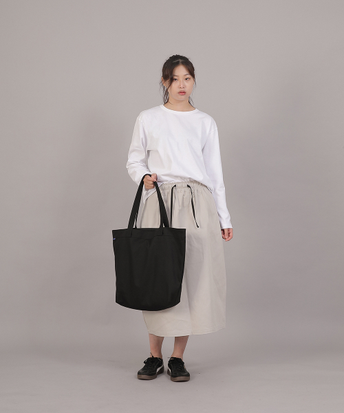 SAINTCREW(セントクルー)の「ポケットレスビッグサイズトラペーズエコバッグBPL-164ブラック(エコバッグ/サブバッグ・レディース・その他・フリー)」の2枚目の写真