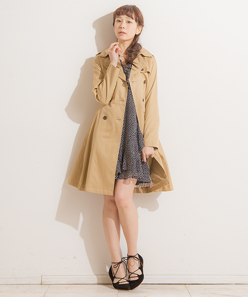 Banner Barrett(バナーバレット)の「フレアトレンチCO(トレンチコート・レディース・ベージュ/ネイビー・38/36)」の5枚目の写真