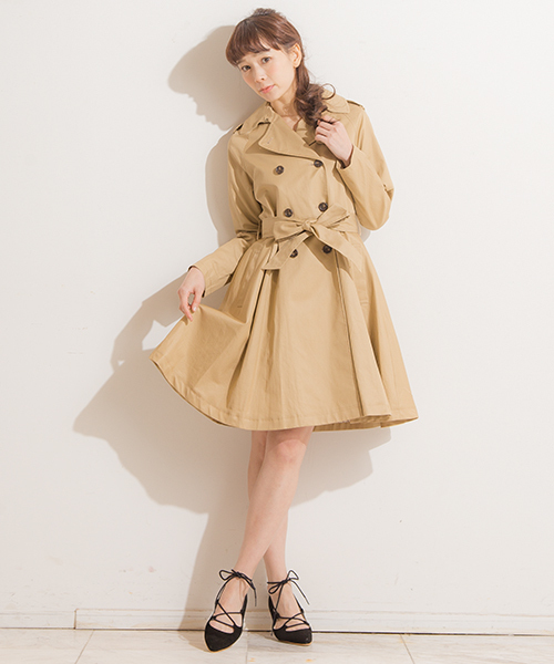 Banner Barrett(バナーバレット)の「フレアトレンチCO(トレンチコート・レディース・ベージュ/ネイビー・38/36)」の6枚目の写真