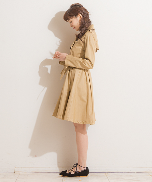 Banner Barrett(バナーバレット)の「フレアトレンチCO(トレンチコート・レディース・ベージュ/ネイビー・38/36)」の18枚目の写真