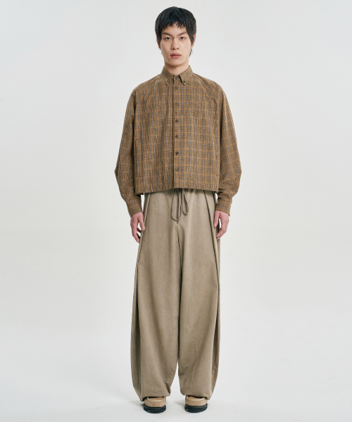 AJOBYAJO（アジョバイアジョ）の「Cotton Twill One Tuck Pants [BEIGE]（その他パンツ・レディース・その他・MEDIUM/LARGE/X-LARGE）」の6枚目の写真