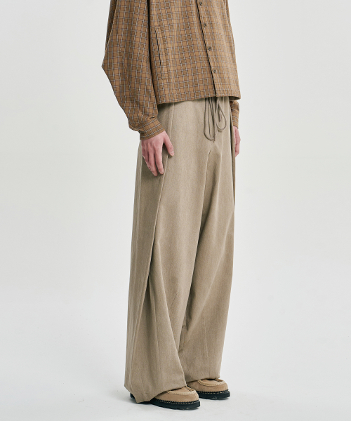 AJOBYAJO（アジョバイアジョ）の「Cotton Twill One Tuck Pants [BEIGE]（その他パンツ・レディース・その他・MEDIUM/LARGE/X-LARGE）」の8枚目の写真