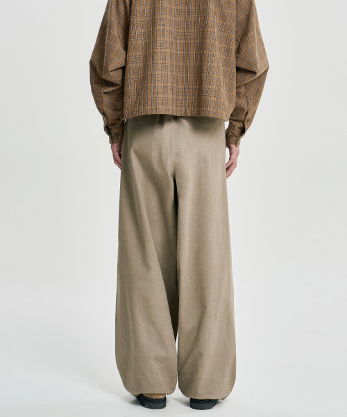 AJOBYAJO（アジョバイアジョ）の「Cotton Twill One Tuck Pants [BEIGE]（その他パンツ・レディース・その他・MEDIUM/LARGE/X-LARGE）」の9枚目の写真