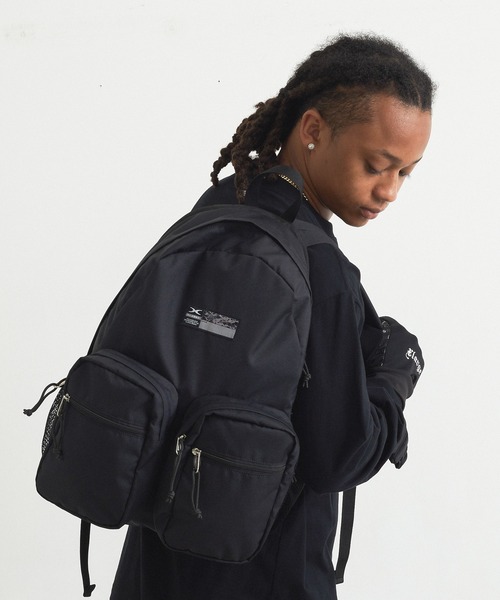 XLARGE(エクストララージ)の「DOUBLE POCKET DAYPACK(バックパック/リュック・メンズ・ブラック・ONE SIZE)」の2枚目の写真