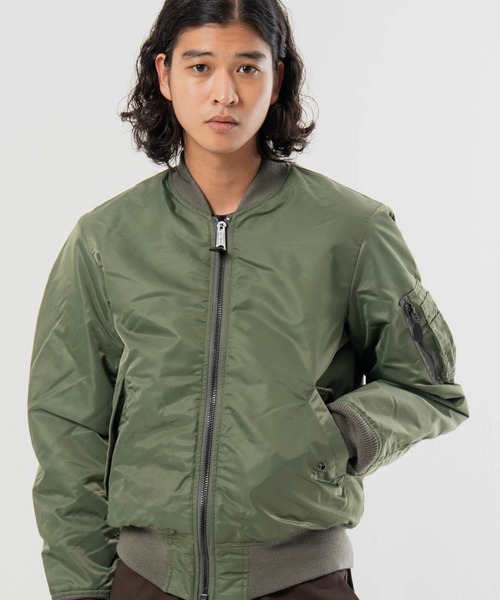 AVIREX(アヴィレックス)の「AVIREX -MA-1 COMMERCIAL LOGO(ナイロンジャケット・メンズ・ブラック/セージグリーン・XL/M/L)」の1枚目の写真