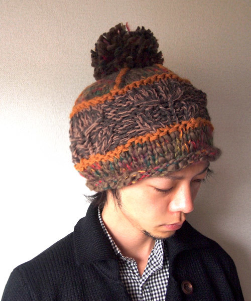 BEATJIVE(ビートジャイブ)の「マルチカラーローゲージボンボンニット帽(ニットキャップ/ビーニー・メンズ・ブラウン/ブラック/ネイビー・FREE)」の8枚目の写真