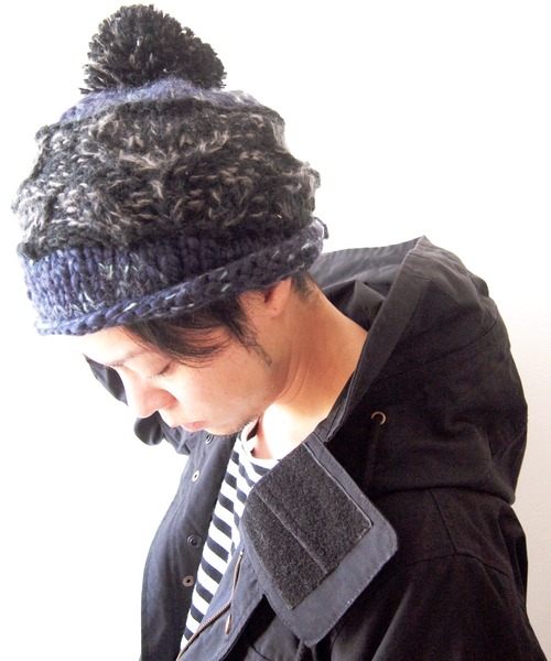 BEATJIVE(ビートジャイブ)の「マルチカラーローゲージボンボンニット帽(ニットキャップ/ビーニー・メンズ・ブラウン/ブラック/ネイビー・FREE)」の3枚目の写真