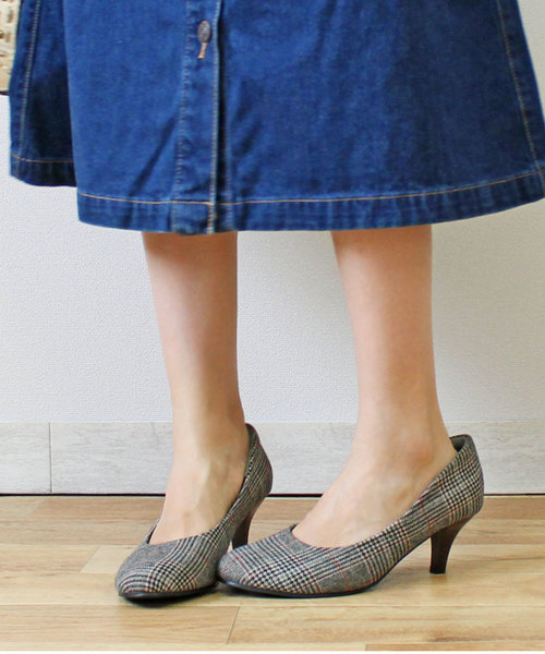 ALETTA（アレッタ）の「ALETTA-ｱﾚｯﾀ- 究極のプレーンパンプス（パンプス・レディース・ブラック/シルバーグレー/ブラック系その他/カーキ/ワイン/ベージュ/クリアブラック/サックスブルー/プラチナム/パイソン/グレイッシュベージュ/レッド/コーラルピンク/ダークブラック/マスタード/ネイビー/ライトグレー/ピンクベージュ/アッシュグレー/モカ/杢グレー/ベージュ系その他/インディゴブルー/シルバー/サーモンピンク/ライトベージュ/ブルー系その他/グレー/ローズ/ライトブラウン/バーガンディー/ブラウン/ミックスグレー/ダークネイビー/ダークグリーン/その他/シルバー系その他/エメラルド/スモークピンク/ダークブラウン/グレー系その他2/ブラウン系その他/ブラック系/ナチュラル/トップグレー・22.5cm/23.5cm/24.5cm/24.0cm/23.0cm/22.0cm/25.0cm/25.5cm/26.0cm/21.5cm）」の9枚目の写真