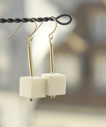 【paris】キューブスイングピアス