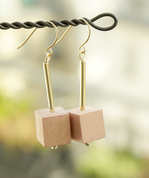 petitcro（プティクロ）の「【paris】キューブスイングピアス（ピアス（両耳用）・レディース・ブラック/ホワイト/ピンク・ONE SIZE）」の3枚目の写真