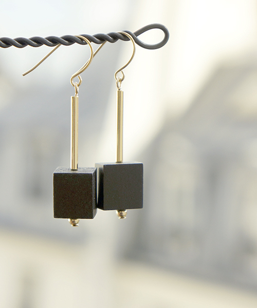 petitcro（プティクロ）の「【paris】キューブスイングピアス（ピアス（両耳用）・レディース・ブラック/ホワイト/ピンク・ONE SIZE）」の2枚目の写真