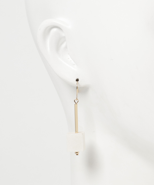 petitcro（プティクロ）の「【paris】キューブスイングピアス（ピアス（両耳用）・レディース・ブラック/ホワイト/ピンク・ONE SIZE）」の7枚目の写真