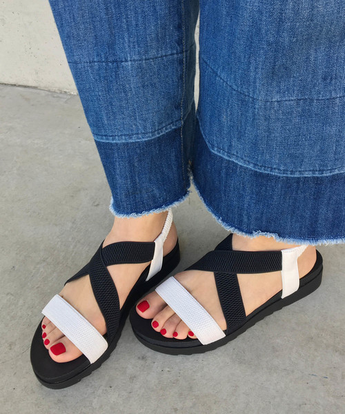 RiiiKa（リーカ）の「ゴムベルトサンダル【RiiiKa/リーカ】（サンダル・レディース・ホワイト/ブラック/シルバー・M/LL/L/S）」の3枚目の写真