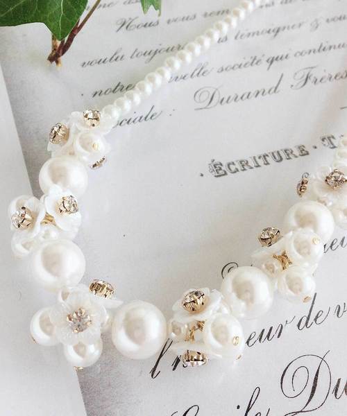 Cupid Heart（キューピッドハート）の「【Cupid Heart】結婚式アクセサリー フラワーブーケネックレス（ネックレス・レディース・ベージュ・MEDIUM）」の4枚目の写真