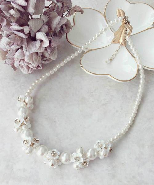 Cupid Heart（キューピッドハート）の「【Cupid Heart】結婚式アクセサリー フラワーブーケネックレス（ネックレス・レディース・ベージュ・MEDIUM）」の7枚目の写真