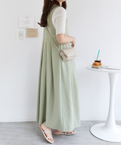 andme（アンドミー）の「きれいめツイルVネックフレアワンピース（ワンピース・レディース・ブラック/グレー系その他/ベージュ系その他/ダークカーキ/ネイビー/ベージュ系その他2/ライトカーキ・M/S）」の9枚目の写真