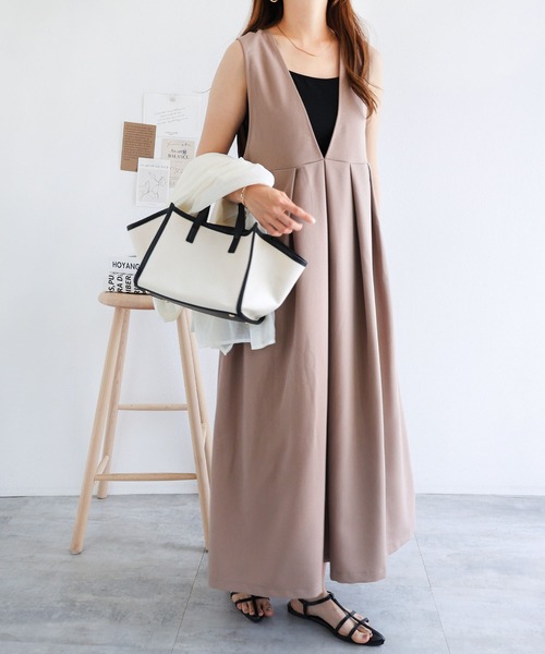 andme（アンドミー）の「きれいめツイルVネックフレアワンピース（ワンピース・レディース・ブラック/グレー系その他/ベージュ系その他/ダークカーキ/ネイビー/ベージュ系その他2/ライトカーキ・M/S）」の19枚目の写真