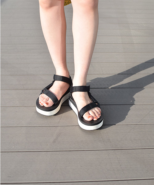 Teva（テバ）の「【WEB限定】Teva / プラットフォーム ユニバーサル（サンダル・レディース・ブラック/ベージュ・6/8/5/7）」の9枚目の写真