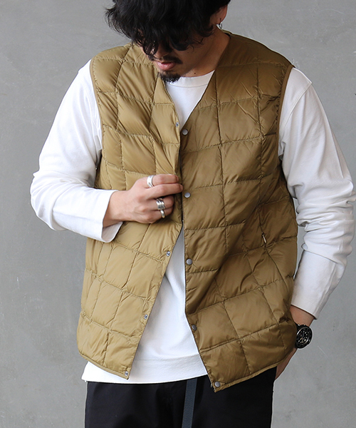 TAION（タイオン）の「[TAION/タイオン] Vネックボタンインナーダウンベスト（ダウンベスト・メンズ・ブラック/ベージュ/ネイビー/カーキブラウン/オフホワイト/オリーブ・M/L/XL）」の4枚目の写真