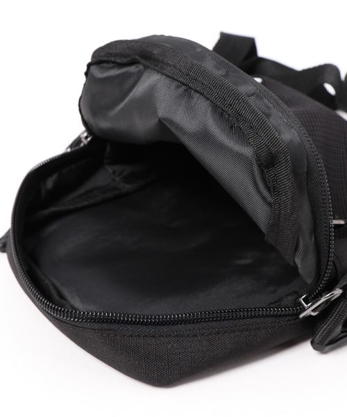 ellesse/エレッセ ブランド ロゴ ポケット付き ショルダーバッグ