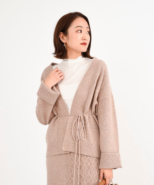 DouDou（ドゥドゥ）の「ストレッチ紐ベルト付カーディガン（カーディガン/ボレロ・レディース・ベージュ/オフホワイト・FREE）」の2枚目の写真