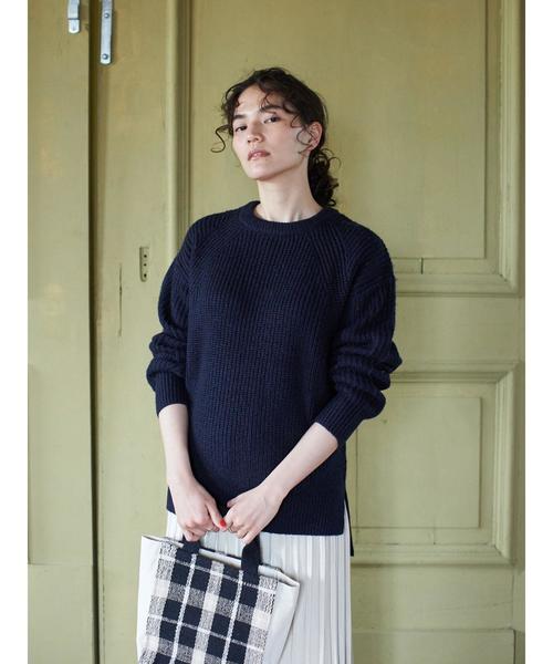 AMERICAN HOLIC（アメリカンホリック）の「片畦減らし目クルーネックニットプルオーバー　＊（ニット/セーター・レディース・ネイビー/ブルー/アイボリー/マスタード・M/L）」の22枚目の写真