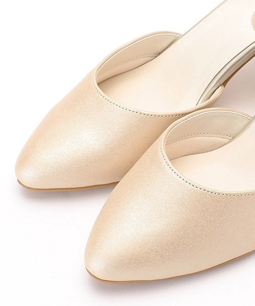 COMME CA ISM(コムサイズム)の「フェイクレザー ストラップ付 パンプス(パンプス・レディース・ベージュ/ブラック・24.5cm/23.5cm)」の8枚目の写真