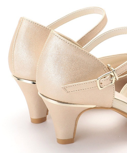 COMME CA ISM(コムサイズム)の「フェイクレザー ストラップ付 パンプス(パンプス・レディース・ベージュ/ブラック・24.5cm/23.5cm)」の9枚目の写真