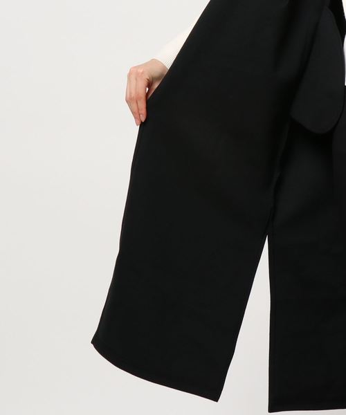 Pierrot（ピエロ）の「ボンディングバックフレアジレ（カーディガン/ボレロ・レディース・ブラック/ネイビー・M/L）」の9枚目の写真