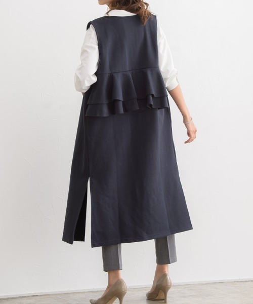 Pierrot（ピエロ）の「ボンディングバックフレアジレ（カーディガン/ボレロ・レディース・ブラック/ネイビー・M/L）」の4枚目の写真