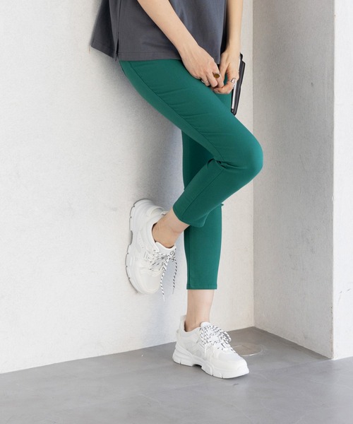 GeeRA（ジーラ）の「美脚スキニーストレッチレギンスパンツ（アンクル丈）（その他パンツ・レディース・ホワイト/カーキ/ブラック/チェック/レッド/ブルー系その他/その他1/ネイビー/パープル/グリーン・MEDIUM/LARGE/XX-LARGE/SMALL/X-LARGE/XXX-LARGE/XXXX-LARGE）」の4枚目の写真