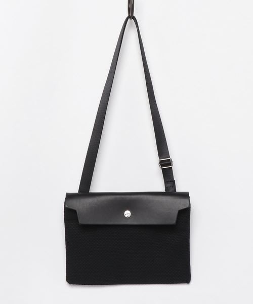 Cabas (キャバ)の「CaBas N°60 Microshoulder medium(ショルダーバッグ・メンズ・ブラウン/グレー/カーキ/ホワイト×ホワイト/ブラック・MEDIUM)」の3枚目の写真