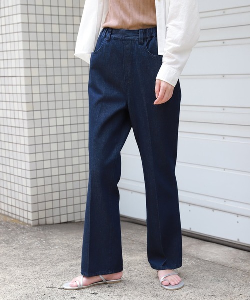LAKOLE（ラコレ）の「センタークリースセミフレアデニム / LAKOLE（デニムパンツ・レディース・インディゴブルー/ダークインディゴブルー・SMALL/MEDIUM）」の2枚目の写真