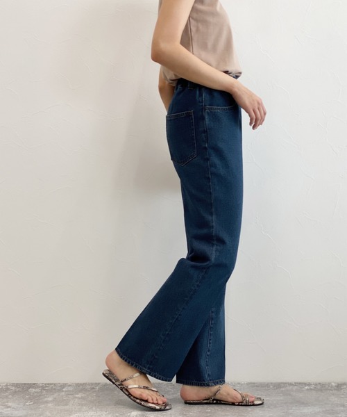 LAKOLE（ラコレ）の「センタークリースセミフレアデニム / LAKOLE（デニムパンツ・レディース・インディゴブルー/ダークインディゴブルー・SMALL/MEDIUM）」の4枚目の写真