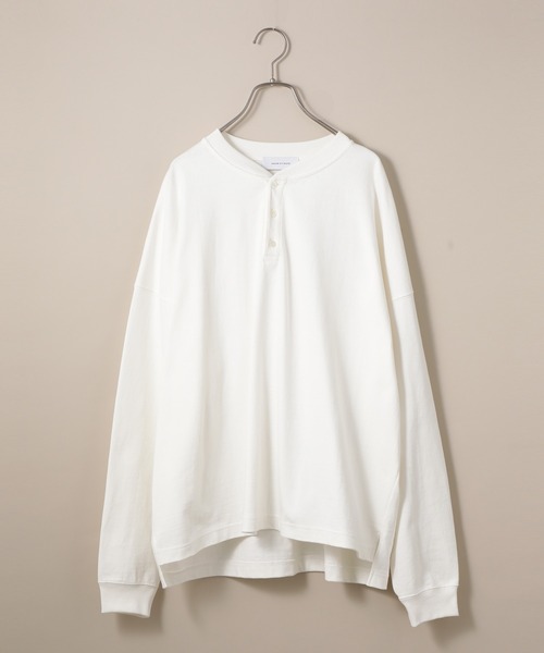 ADAM ET ROPE'(アダムエロペ)の「〈WEB・一部店舗限定〉ヘビーウェイト ドロップショルダー ヘンリーネック L/S Tee(Tシャツ/カットソー・メンズ・ホワイト/ブラック/ベージュ・M/L)」の1枚目の写真
