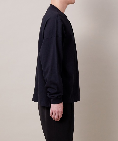 ADAM ET ROPE'(アダムエロペ)の「〈WEB・一部店舗限定〉ヘビーウェイト ドロップショルダー ヘンリーネック L/S Tee(Tシャツ/カットソー・メンズ・ホワイト/ブラック/ベージュ・M/L)」の17枚目の写真