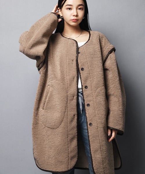 ARCANUM DESIGN(アルカナムデザイン)の「WEB限定 フェイクムートン/パイピングボアコクーンコート(ムートンコート・レディース・ブラック/ベージュ/モカ/ブラウン・S/M)」の4枚目の写真