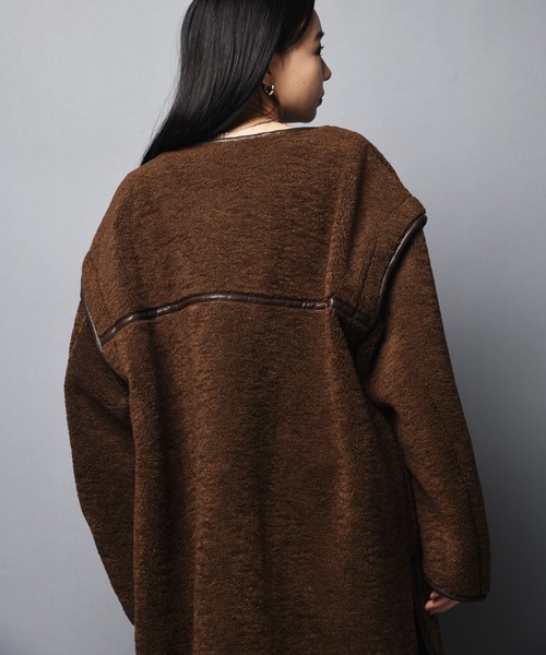 ARCANUM DESIGN(アルカナムデザイン)の「WEB限定 フェイクムートン/パイピングボアコクーンコート(ムートンコート・レディース・ブラック/ベージュ/モカ/ブラウン・S/M)」の10枚目の写真