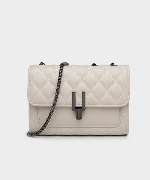 yuue' ( wear )(ユーイ)の「キルティングレザーミニショルダーバッグ(ショルダーバッグ・レディース・ブラック/アイボリー/ミント/オフホワイト/ブルー・FREE)」の3枚目の写真