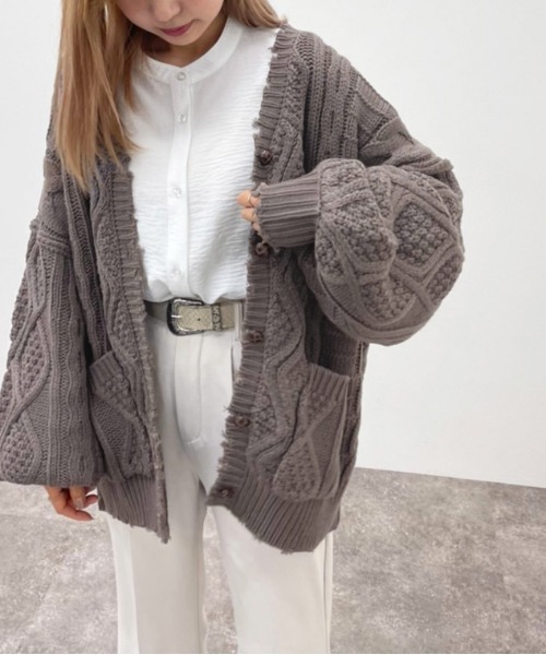 apres jour mignon(アプレジュールミニョン)の「ダメージケーブルカーデ【ZOZOTOWN限定アイテム】(カーディガン/ボレロ・レディース・パープル/ブラック/グレイッシュベージュ/アイボリー/ダークブルー・X-LARGE/フリー)」の5枚目の写真